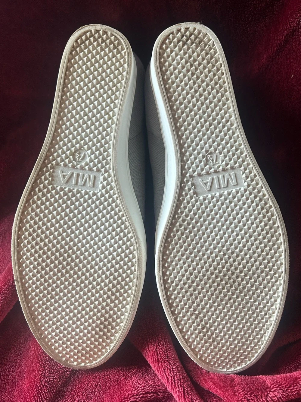 MIA Leesa Light Gray Knit Wedge Slip-On Booties Size 7.5